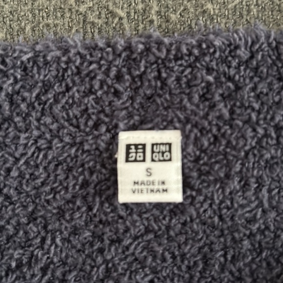 Uniqlo top - Picture 2 of 4